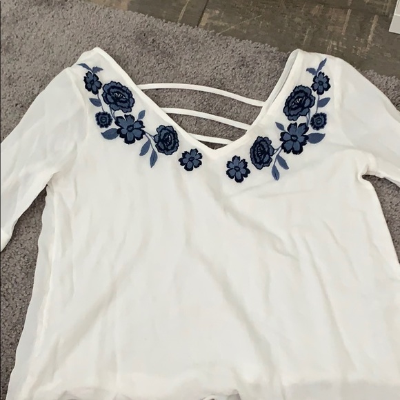 Hollister Embroidered Top - Picture 2 of 6